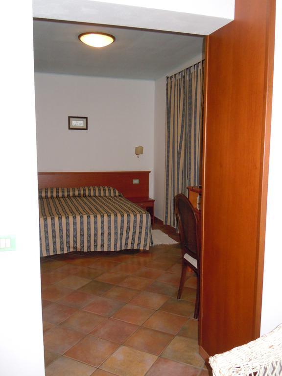 Il Castello Hotel Вилапуцу Екстериор снимка